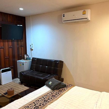 Binlar Guesthouse Ayutthaya Extérieur photo